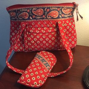 Red, paisleys & daisy